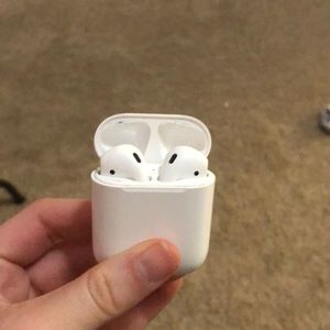 APPLE AIRPODS